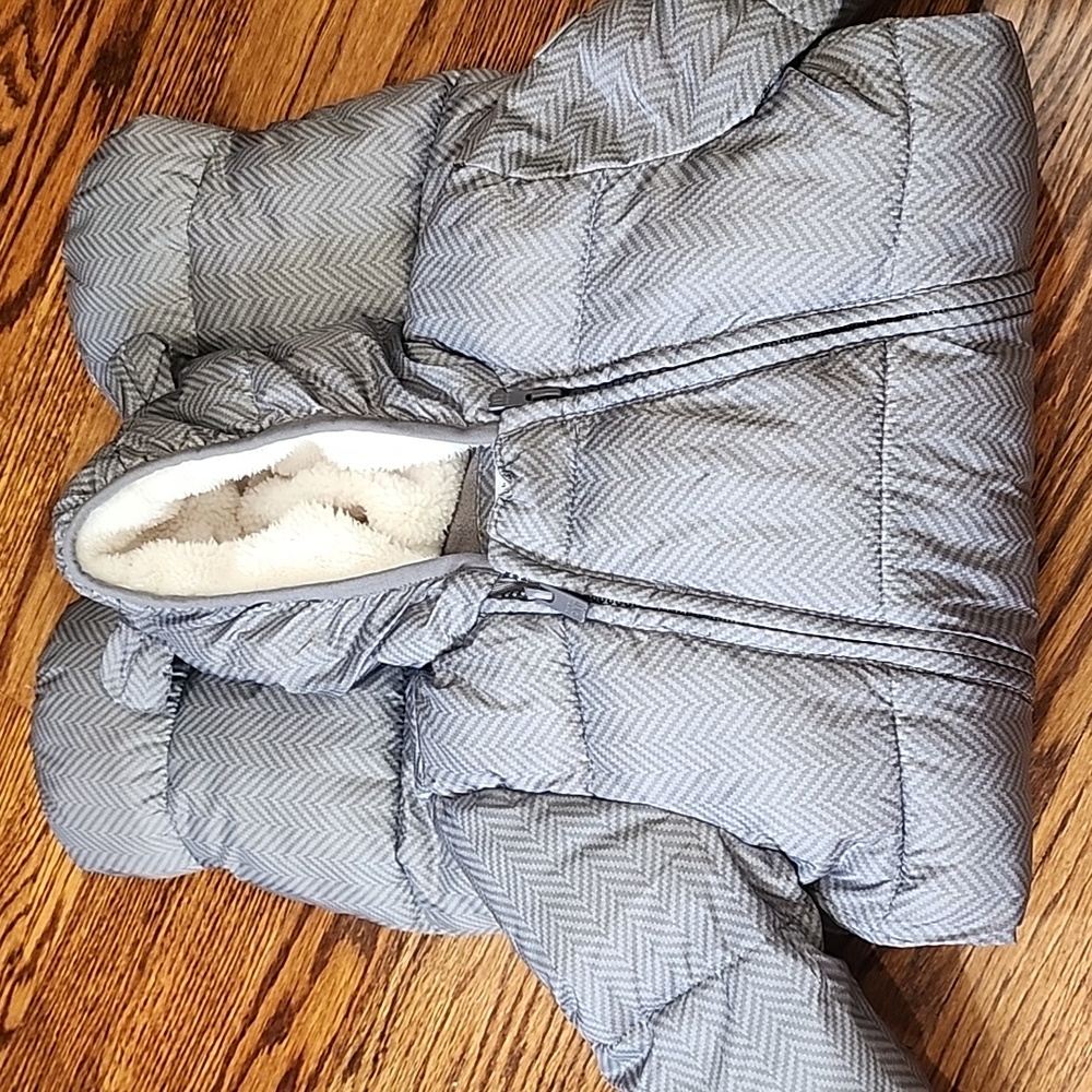 GAP Gray Chevron Puffer Jacket